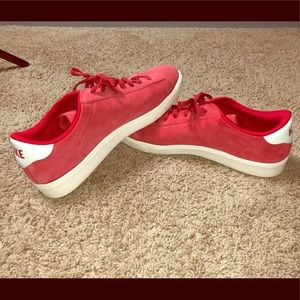 Suede Classic Nike Tennis Shoes